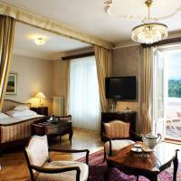 Suite with Balcony and Lake View