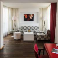 Senior Suite (with access to Rooftop Lounge)