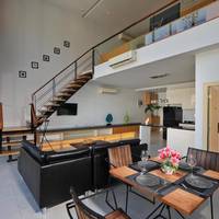Apartment with Pool View 