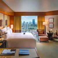 Deluxe Corner Room - King Bed