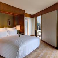 Executive Suite - King Bed - Club Lounge Access