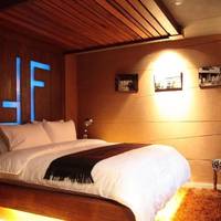 Room #4884041