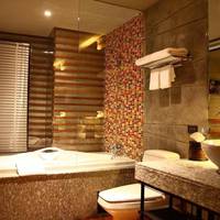 Room #4884042