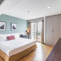 Deluxe Suite with Kitchen and Bathtub 
