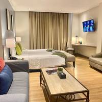 Deluxe Suite with Kitchen