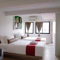 Superior Twin Room with Window