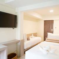 Deluxe Triple Room with Window
