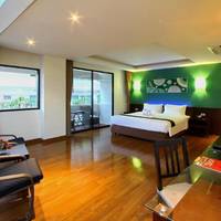 Corner Suite King Bed with Balcony