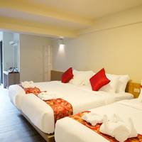 Deluxe Triple Room with Window