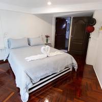 Standard Queen Room With Private bathroom