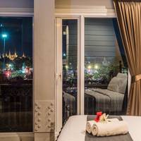 Grand Deluxe King Suite with Grand Palace View