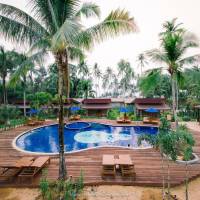 Queen Room with Pool View