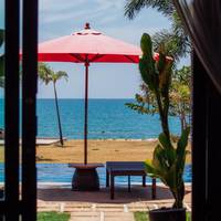 Beachfront Apartment - 2 Bedroom (Lower floor)