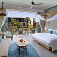 So King Studio with Pool View