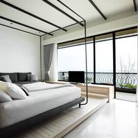 Suite with Sea View and Bathtub
