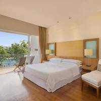 Lagoon View Suite, 1 Bedroom Suite, 1 King, Pool view