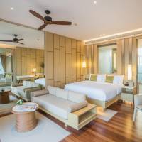 Family Room with Club Lounge Access