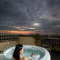 Deluxe Honeymoon Spa King
