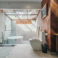 Deluxe King Cottage with Bathtub