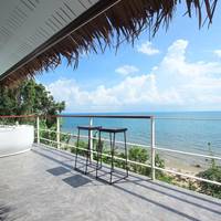 Deluxe Beach Front Villa with Jacuzzi