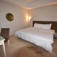 Junior Queen Suite