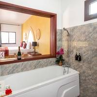 Deluxe Suite with Spa Bath