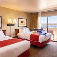Queen Room with Two Queen Beds and Marina View