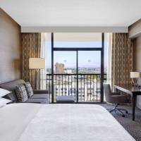 Club level, Guest room, 1 King, Theme park view, High floor