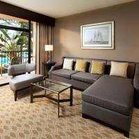 Club level, 1 Bedroom Executive Suite, 1 King, Sofa bed