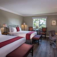 Deluxe Queen Suite