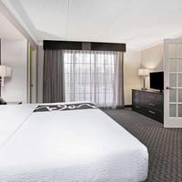 Deluxe King Suite - Non-Smoking