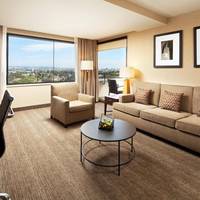 Deluxe Corner Suite, Larger Suite, 1 King, Corner room