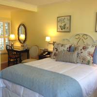 Queen Room - Trellis Court