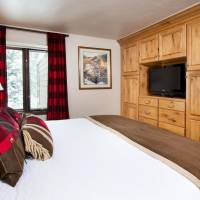Premier One-Bedroom Apartment