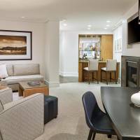 One-Bedroom Suite with Mountain View
