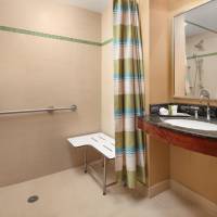 Queen Room with Roll-In Shower - Disability Access