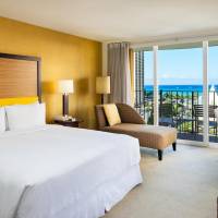 Deluxe King Room with Ocean View and Roll-In Shower - Mobility Access