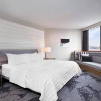 Larger Guest room, 1 King, City view