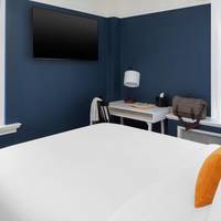Premium Queen Room - Non-Smoking