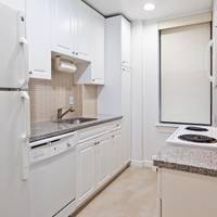 Apartment with Queen Bed