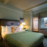Deluxe One-Bedroom Queen Suite