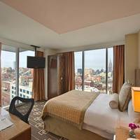 Executive Queen Room, High Floor
