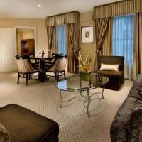 Executive Suite Queen Room