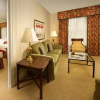 Deluxe Queen Suite