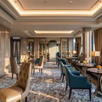 Deluxe King with Signature Lounge benefits
