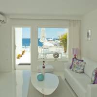 Deluxe 1 bedroom Suite with Hot Tub and Sea View