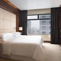 Grand Tower Junior Suite, Club lounge access, 1 King