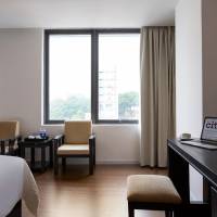 Deluxe Double Room with City View and Pool Access