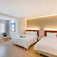 Grand Family Suite with City View and Pool Access