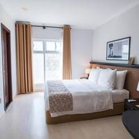 Executive Grand